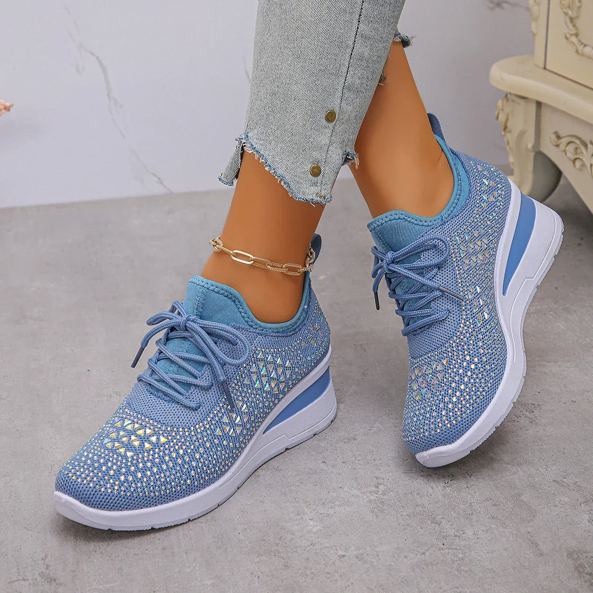 Happy™ WomenSneakers: Stilfull Pustende Kile Dame Sneakers Med Glitrende Rhinsteiner