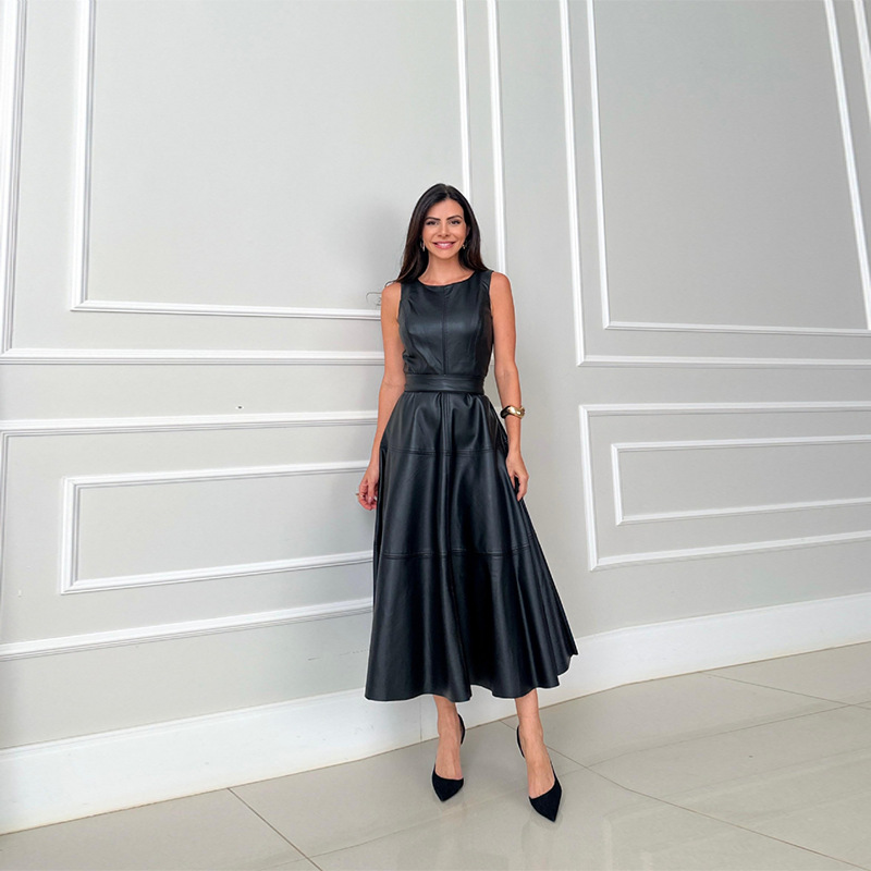 Icone™ LuxeDress: Elegant Luksuriøs Damekjole Uten Ermer I Mellomlengde