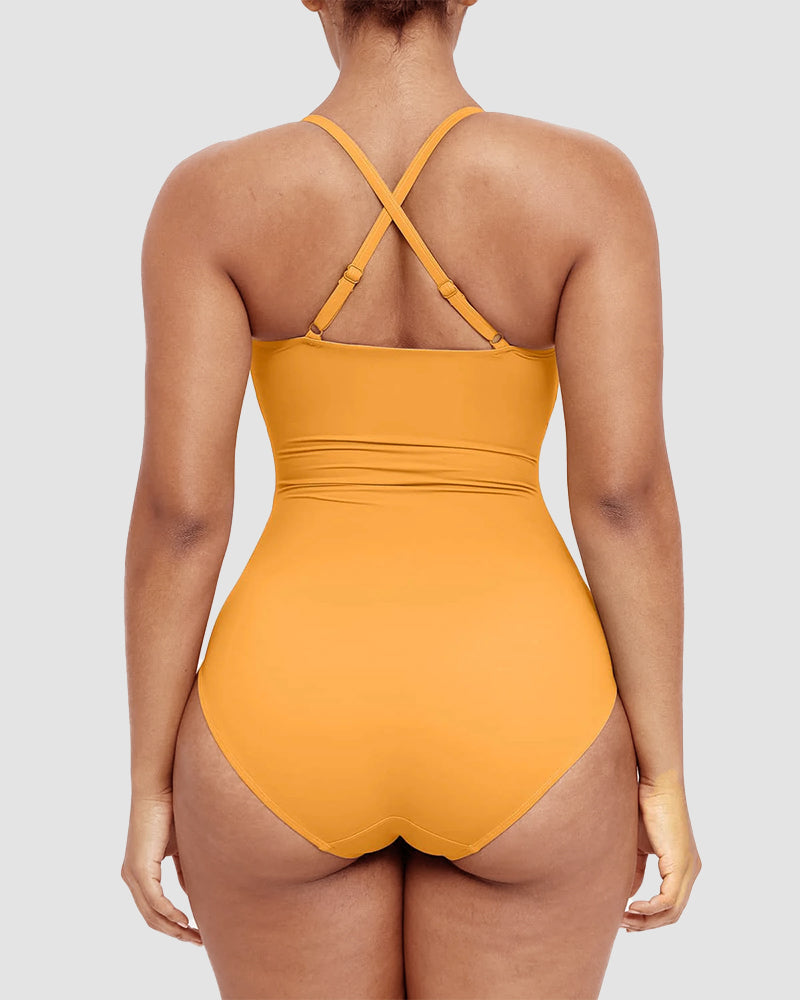 Icone™ ShapingSwimsuit: Elegant kryssede stropper bak, figurformende badedrakt