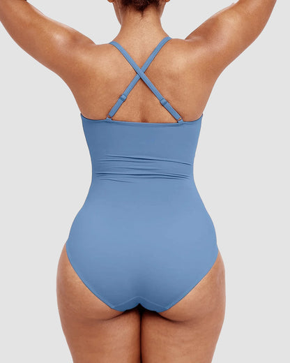 Icone™ ShapingSwimsuit: Elegant kryssede stropper bak, figurformende badedrakt