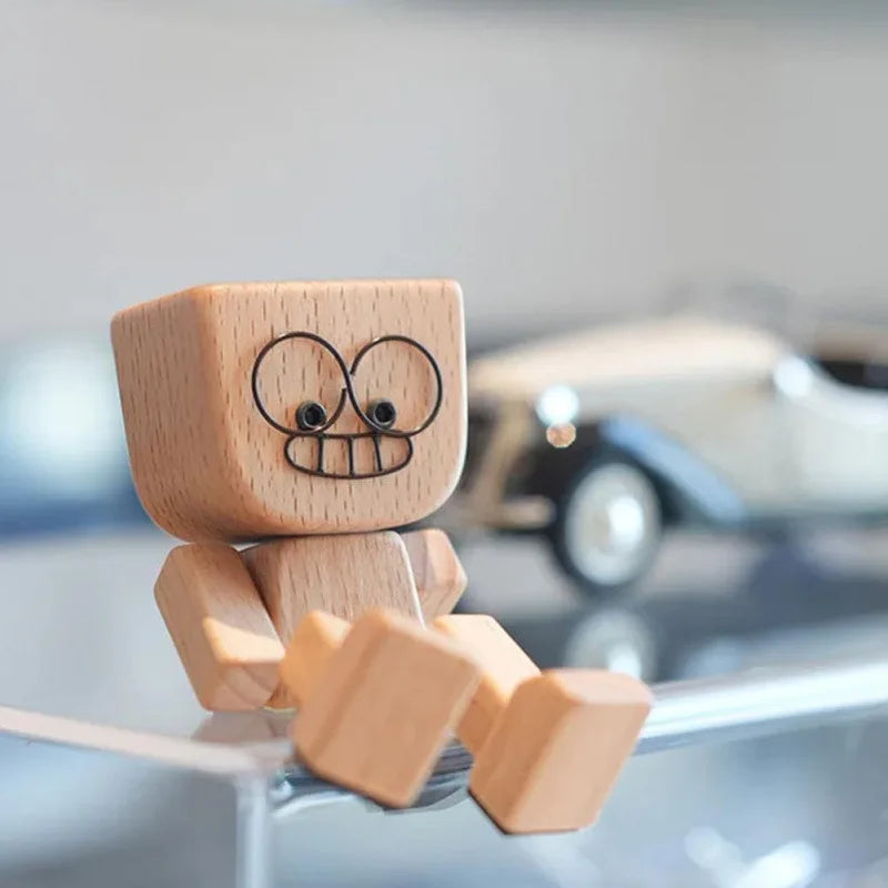 WoodenMan - Liten Ristende Tremann Figur Bil Dashbord Dekorasjon