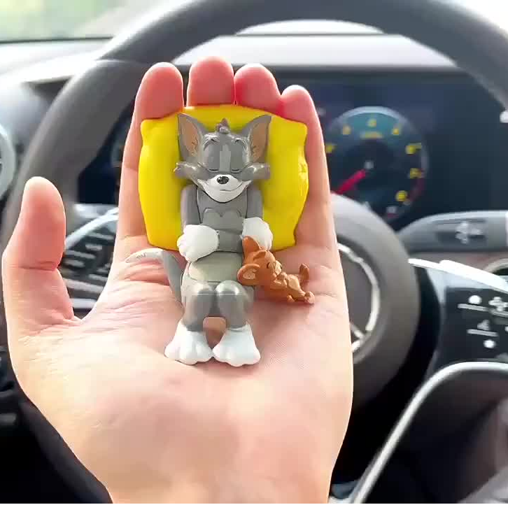 CarCharm 1+1 GRATIS: Tom og Jerry Leken Dashboardpynt