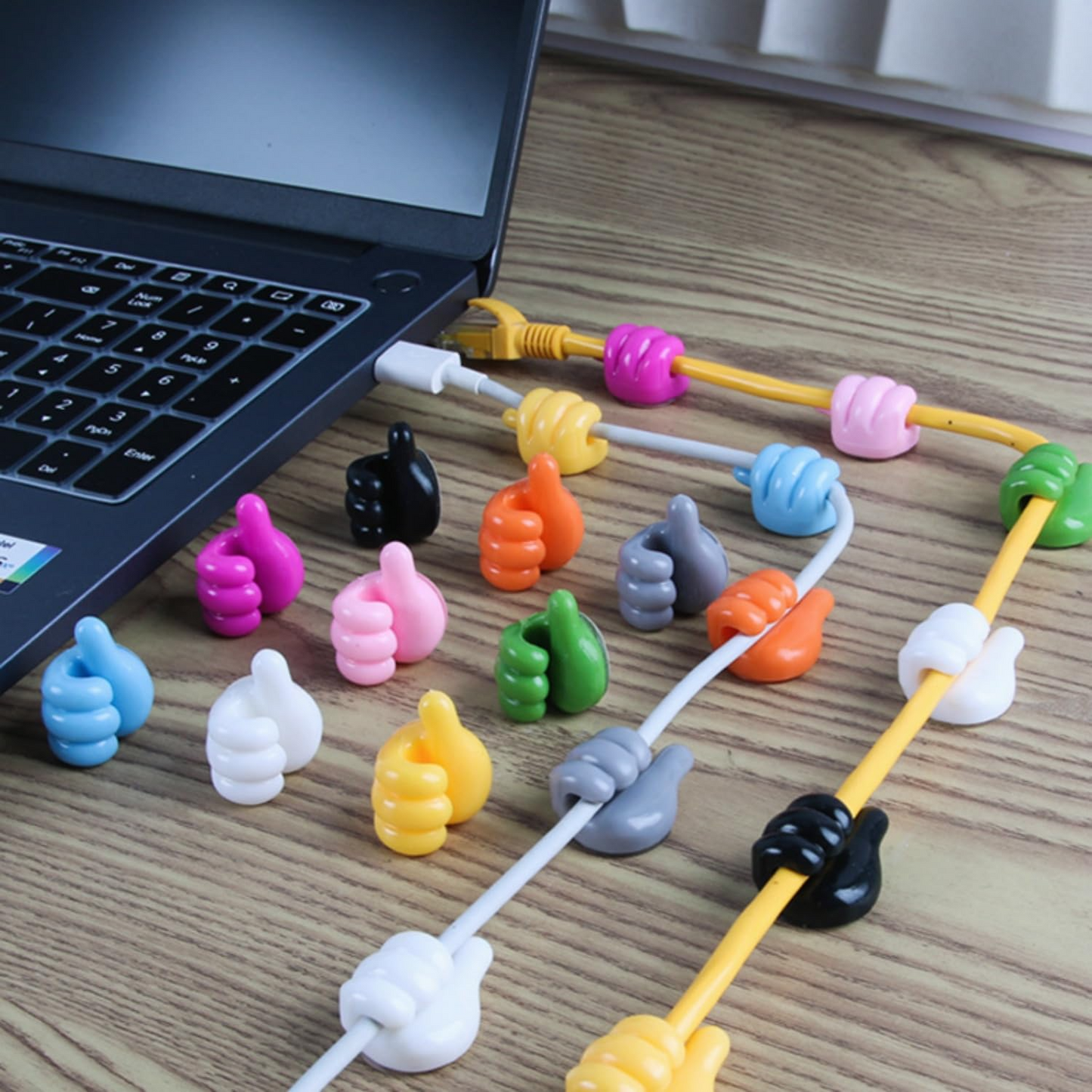 GlideHold® StickyGrips 1+1 GRATIS: Multifunktionel Kabelstyring Væg Organisator Sticky Grips