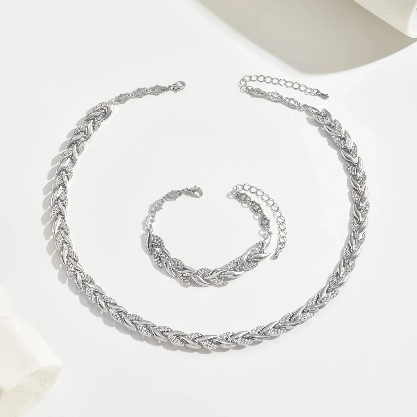 Jewelance™ FashionJewelry: Luksuriøst Pile-Inspireret Armbånd Og Halskæde Mode Smykker Sæt