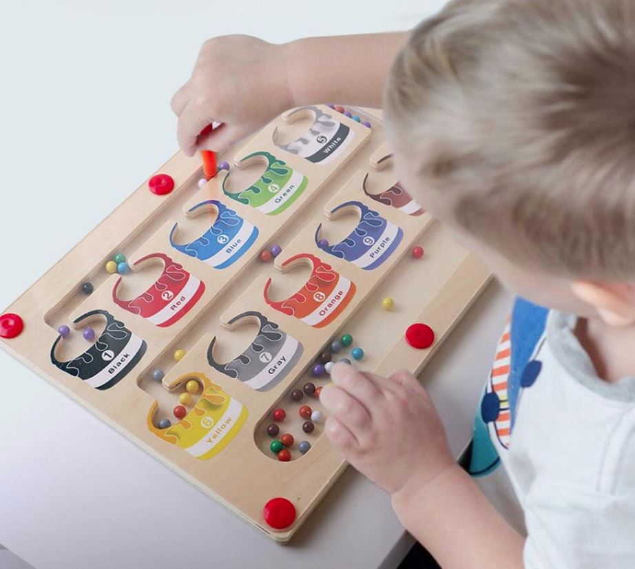 Kletshuts™ MagneticMaze - Farge- Og Tall-labyrintleketøy