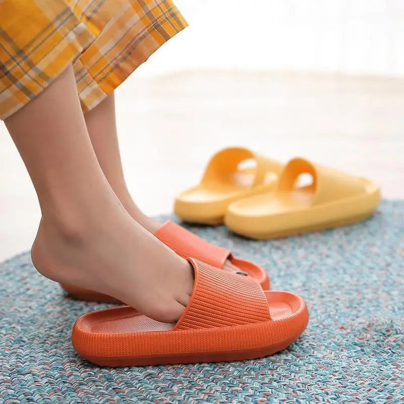 Happy™ ComfySlippers 1+1 GRATIS: Sklisikre, Supermyke Og Behagelige Tøfler