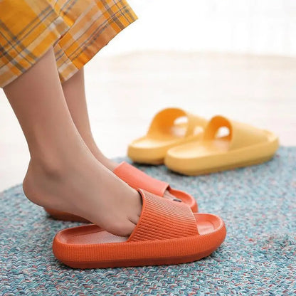 Happy™ ComfySlippers 1+1 GRATIS: Sklisikre, Supermyke Og Behagelige Tøfler