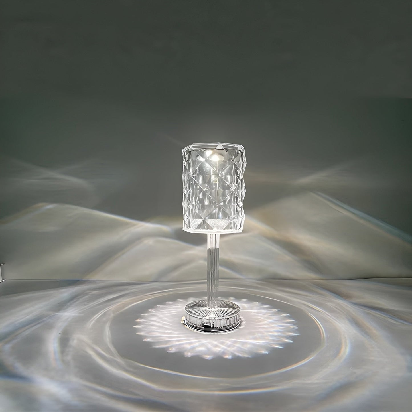 Ledsen™ SparkleLamp: Elegant Lysende Krystal Diamant Funkle Lampe