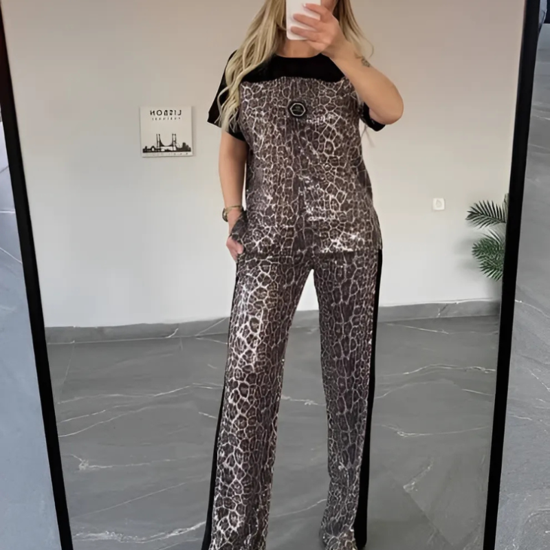 Icone™ LeopardOutfit: Komfort Hele Dagen Med 2-Delt LeopardOutfit Sett