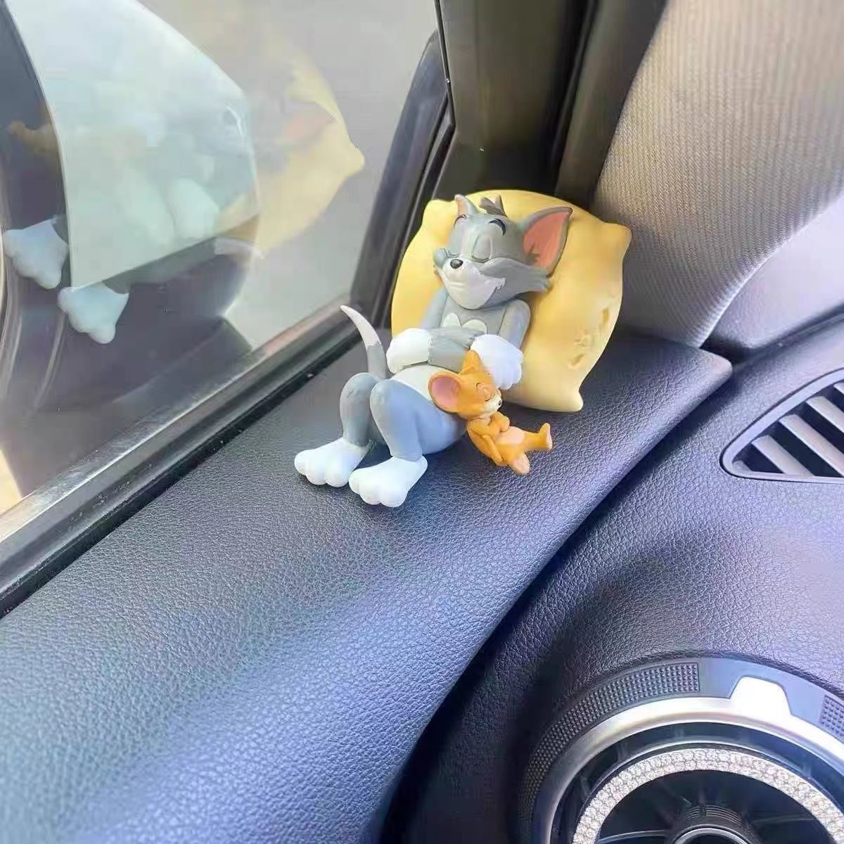 CarCharm 1+1 GRATIS: Tom og Jerry Leken Dashboardpynt