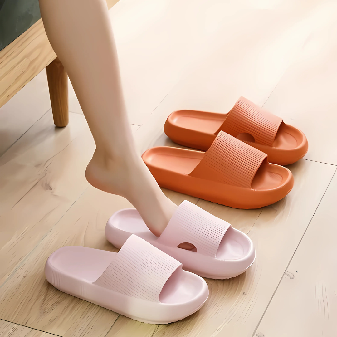 Happy™ ComfySlippers 1+1 GRATIS: Sklisikre, Supermyke Og Behagelige Tøfler