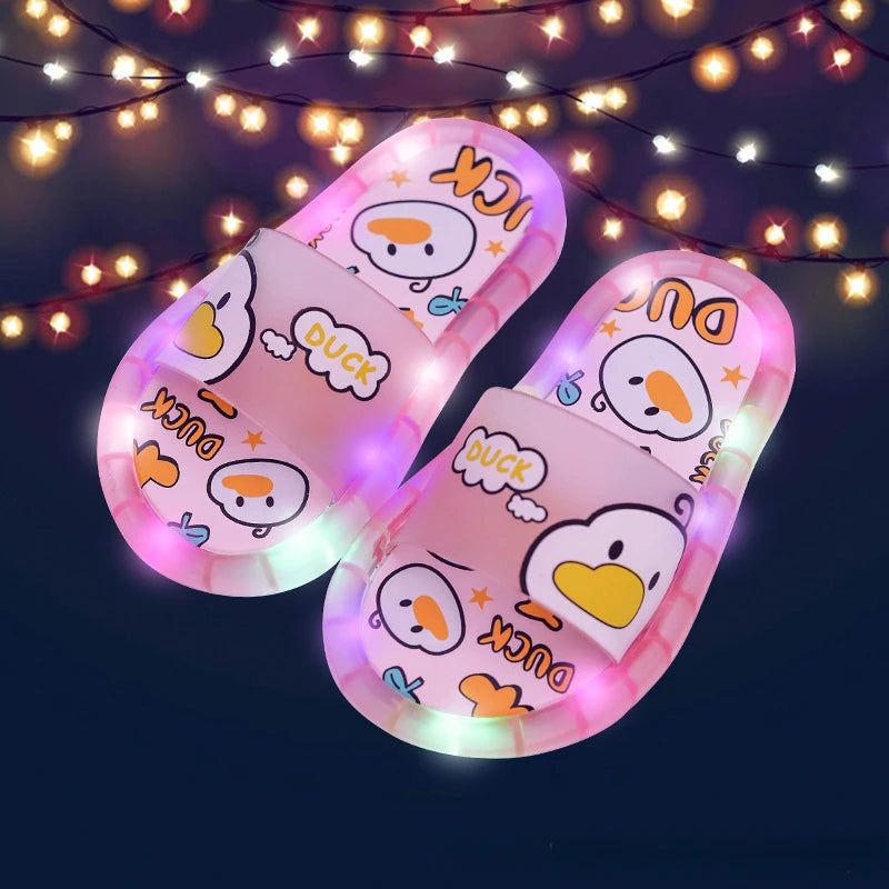 Kletshuts™ GlowSlippers 1+1 GRATIS: LED Sutsko Med Farveskiftende Lys Til Børn Hjemmesko