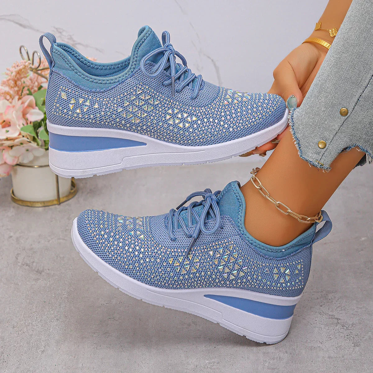 Happy™ WomenSneakers: Stilfull Pustende Kile Dame Sneakers Med Glitrende Rhinsteiner