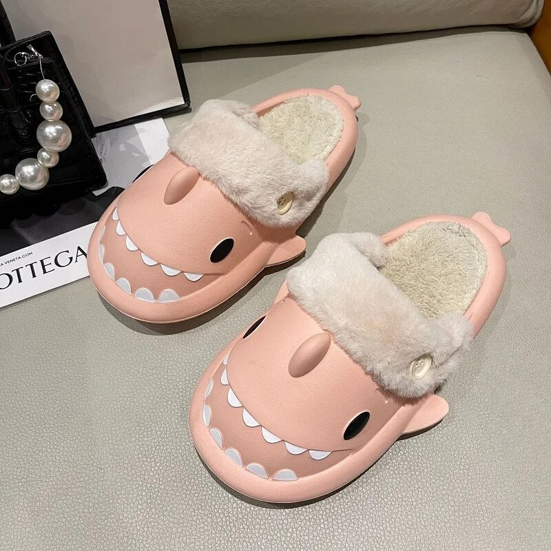Happy™ PlushSlippers - Sklisikker Vinter Hai-slides