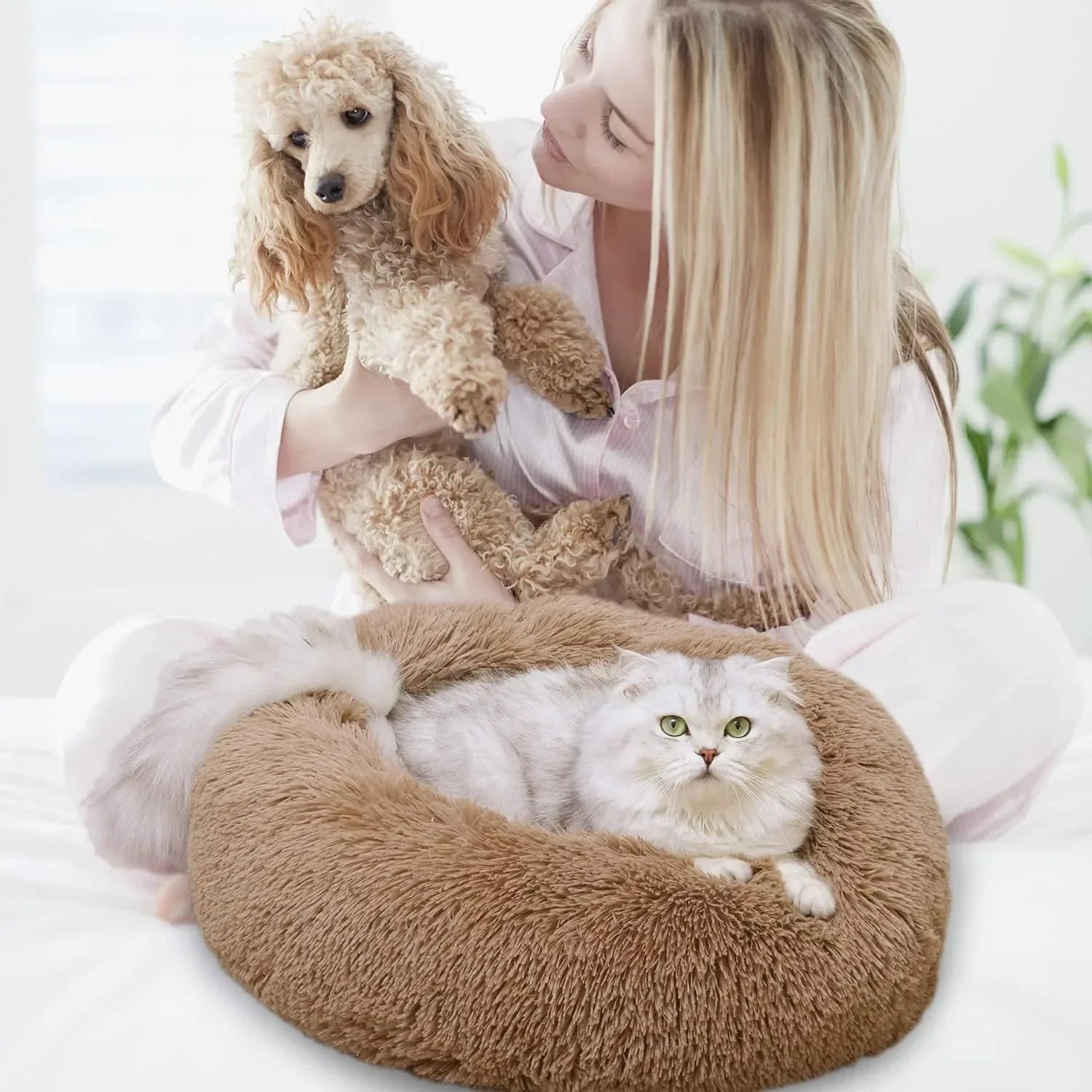 DogCatFri™ FurryBed: Komfortabel og Beroligende Seng til Kjæledyr