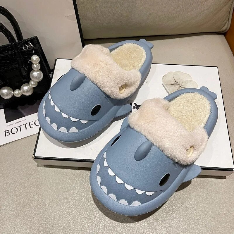 Happy™ PlushSlippers - Sklisikker Vinter Hai-slides