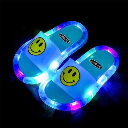 Kletshuts™ GlowSlippers 1+1 GRATIS: LED Sutsko Med Farveskiftende Lys Til Børn Hjemmesko