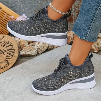 Happy™ WomenSneakers: Stilfull Pustende Kile Dame Sneakers Med Glitrende Rhinsteiner