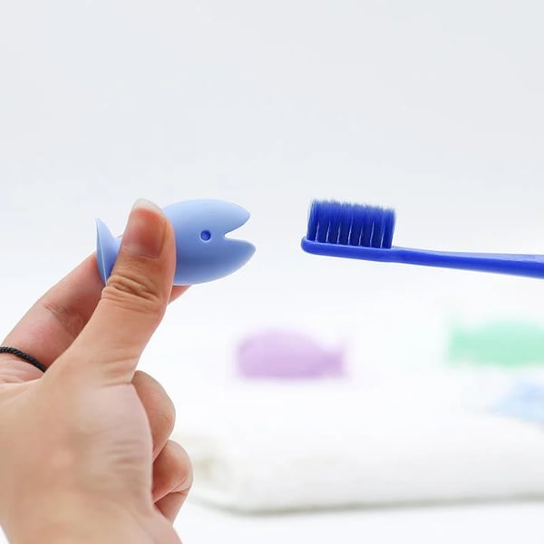 Globetrek° ToothBrushCap - Søtt tannbørstetrekk med hette og stativ