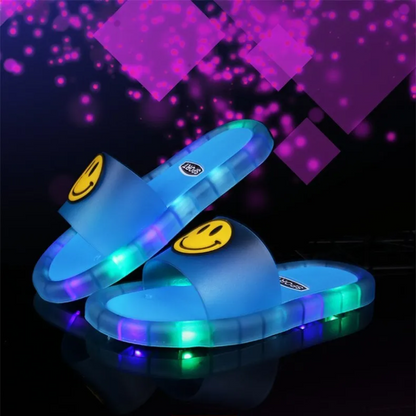 Kletshuts™ GlowSlippers 1+1 GRATIS: LED Sutsko Med Farveskiftende Lys Til Børn Hjemmesko