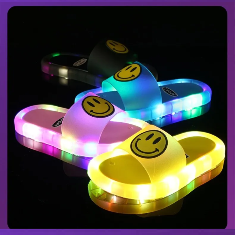 Kletshuts™ GlowSlippers 1+1 GRATIS: LED Sutsko Med Farveskiftende Lys Til Børn Hjemmesko