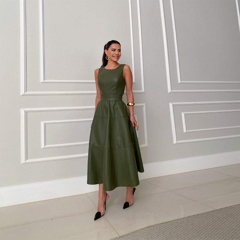 Icone™ LuxeDress: Elegant Luksuriøs Damekjole Uten Ermer I Mellomlengde