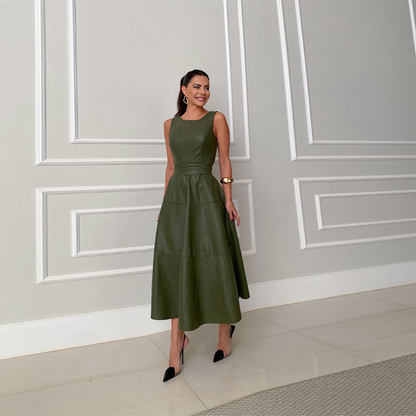 Icone™ LuxeDress: Elegant Luksuriøs Damekjole Uten Ermer I Mellomlengde