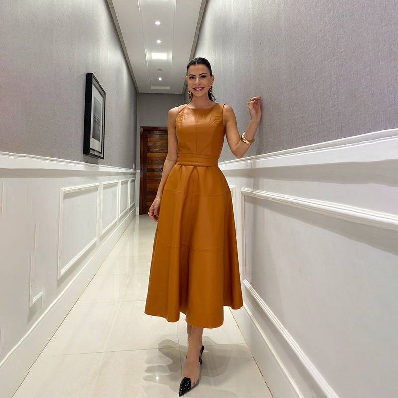 Icone™ LuxeDress: Elegant Luksuriøs Damekjole Uten Ermer I Mellomlengde