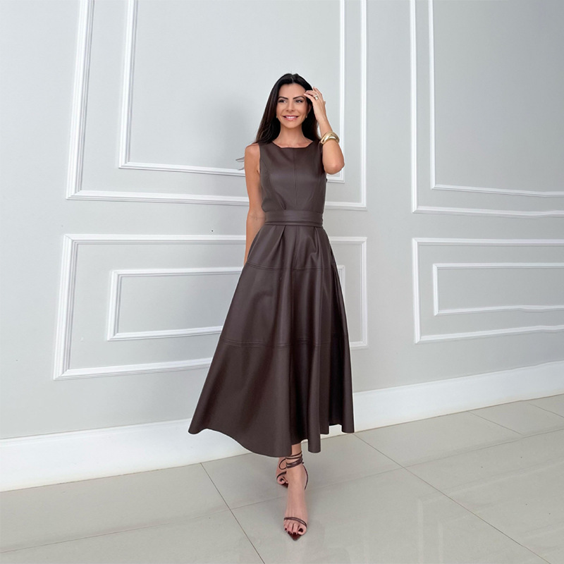 Icone™ LuxeDress: Elegant Luksuriøs Damekjole Uten Ermer I Mellomlengde