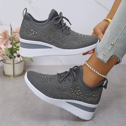 Happy™ WomenSneakers: Stilfull Pustende Kile Dame Sneakers Med Glitrende Rhinsteiner