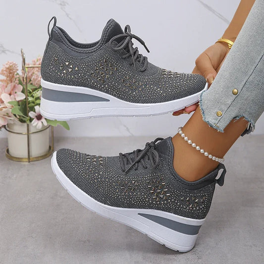 Happy™ WomenSneakers: Stilfull Pustende Kile Dame Sneakers Med Glitrende Rhinsteiner