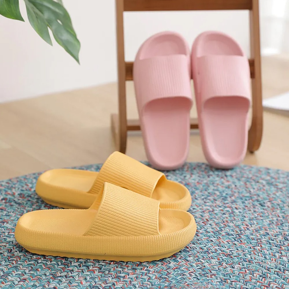 Happy™ ComfySlippers 1+1 GRATIS: Sklisikre, Supermyke Og Behagelige Tøfler