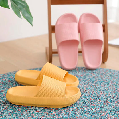 Happy™ ComfySlippers 1+1 GRATIS: Sklisikre, Supermyke Og Behagelige Tøfler